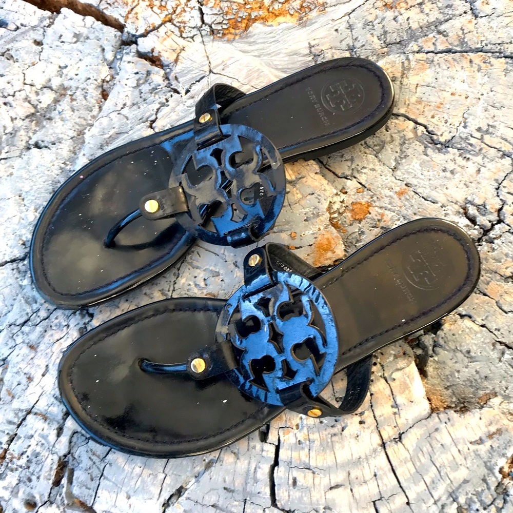 ♠️Tory Burch Miller Thong Black Patant Leather Sandals